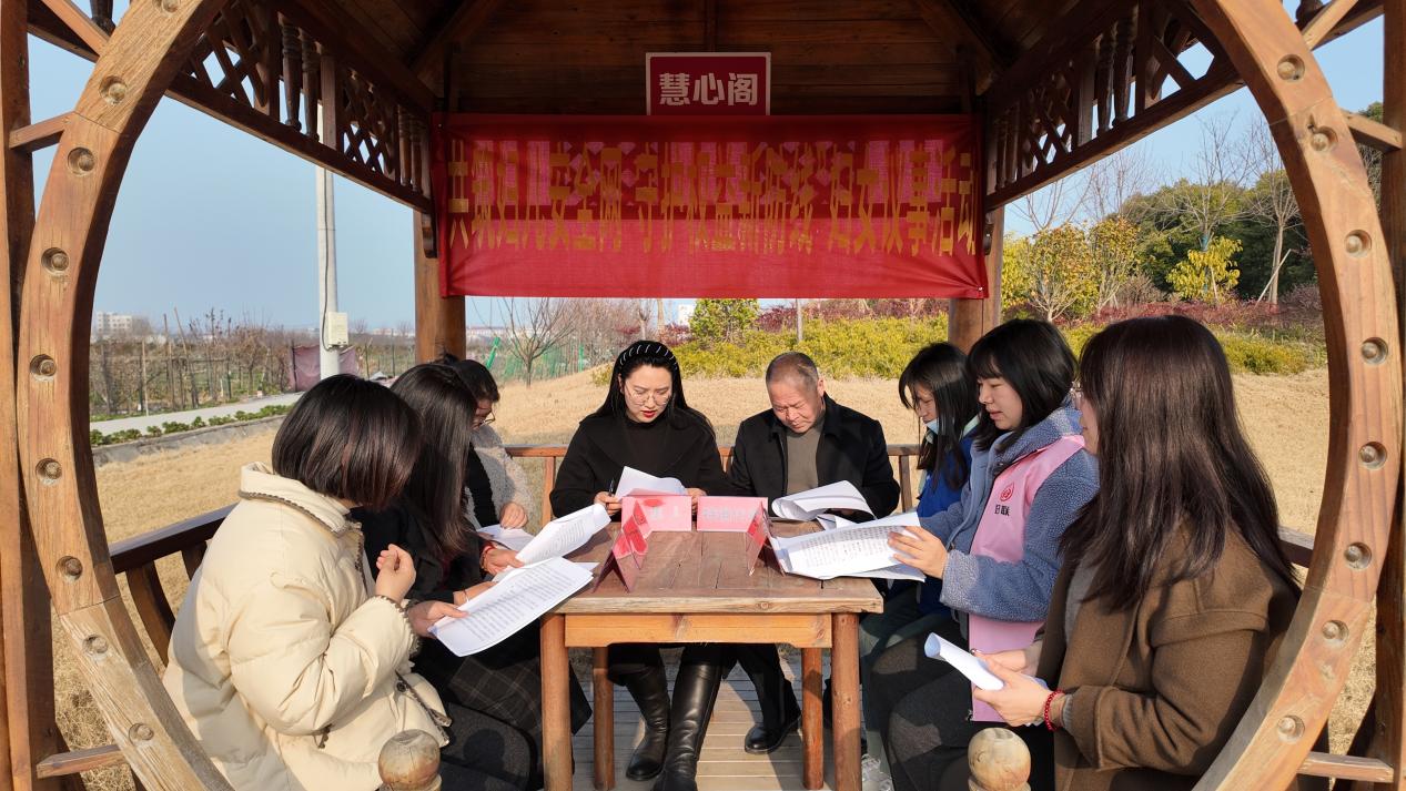 姜堰区张甸镇开展“巾帼新程・暖春共叙”庆三八活动(图1)
